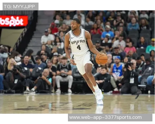 福克斯半场表现抢眼4投2中斩获13分2篮板2助攻罚球全中助力球队