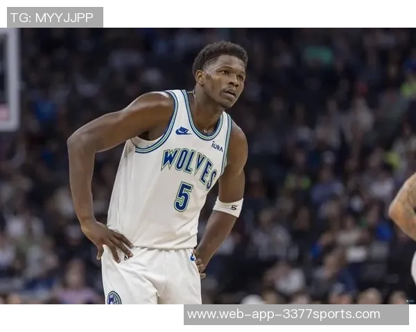 爱德华兹精彩突破拉杆换手上篮展现超强观赏性引发全场欢呼